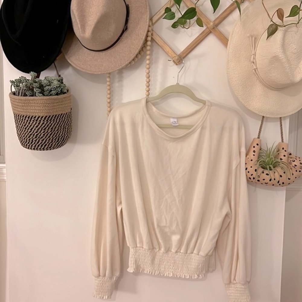 Cream Soft Cozy Sweater with Ruched Cuffs and Bottom Hem - Size Small